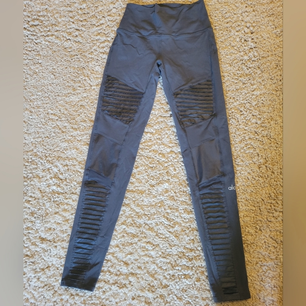 Alo high waist moto legging anthracite color, size M great condition